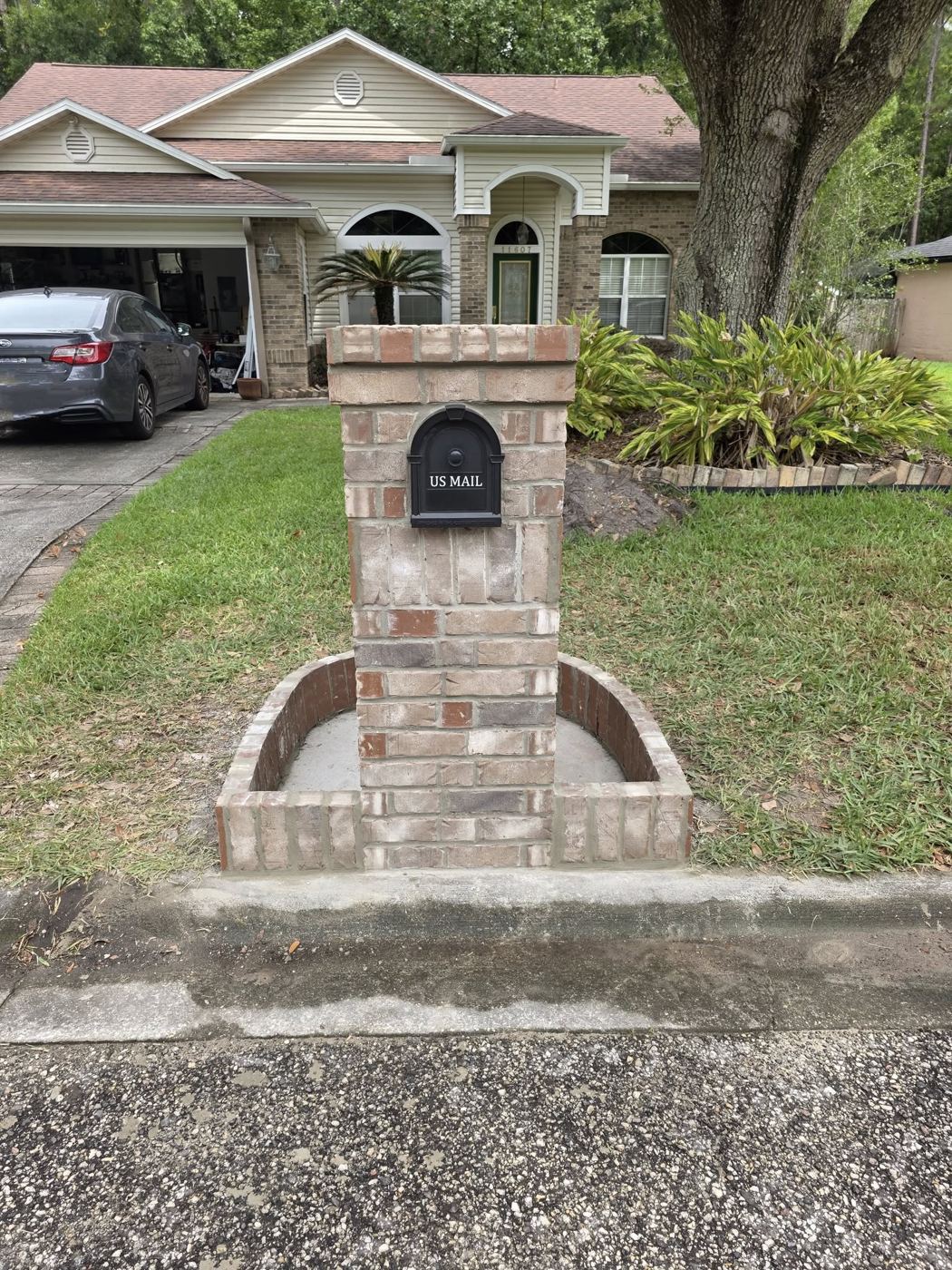 Brick mailbox with planters by Island Times Masonry